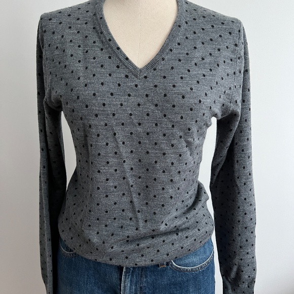 Martinique - Grey Wool V-Neck Long Sleeve Knit - Picture 4 of 11